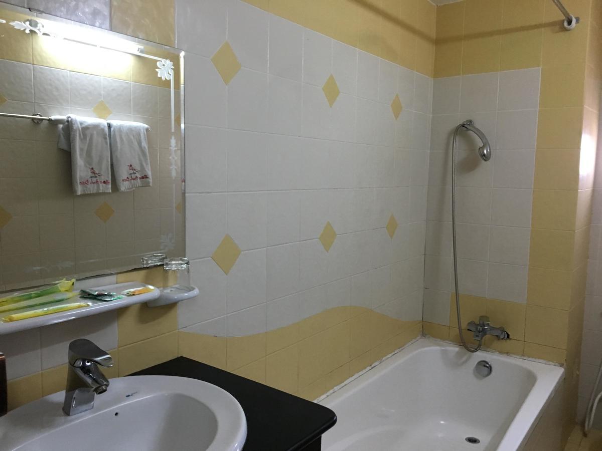 Hoa Anh Dao Hotel Tuy Hòa Exterior foto